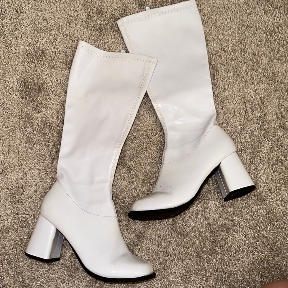 WHITE GOGO BOOTS